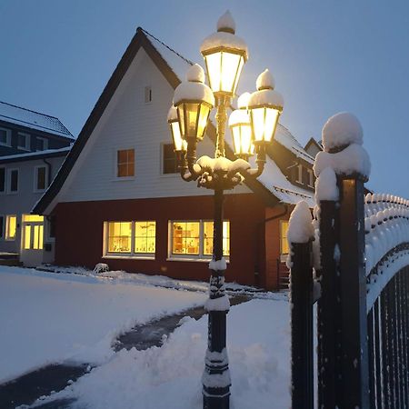 Fewo Winter In Der Villa Waldrand Mit Zwei Balkonen Bad Wunnenberg Bagian luar foto