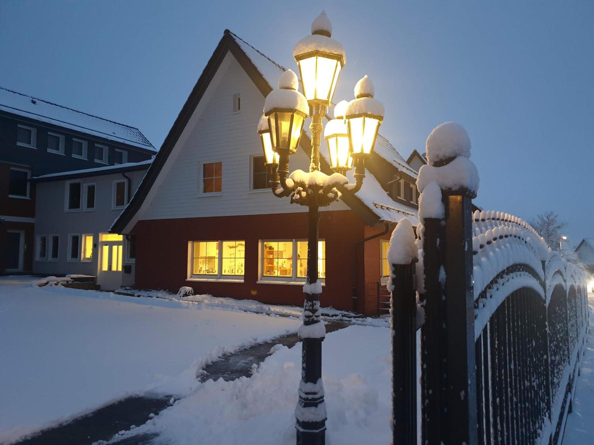 Fewo Winter In Der Villa Waldrand Mit Zwei Balkonen Bad Wunnenberg Bagian luar foto